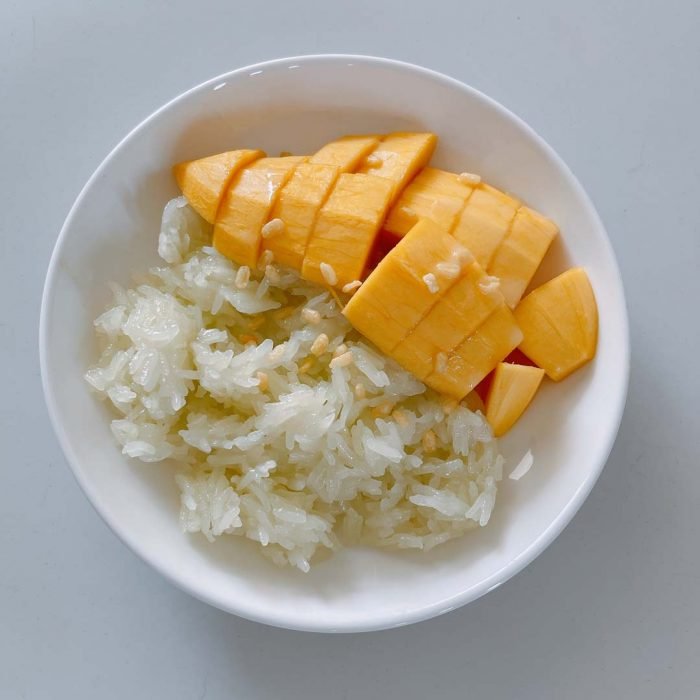 Mango sticky rice in white plate